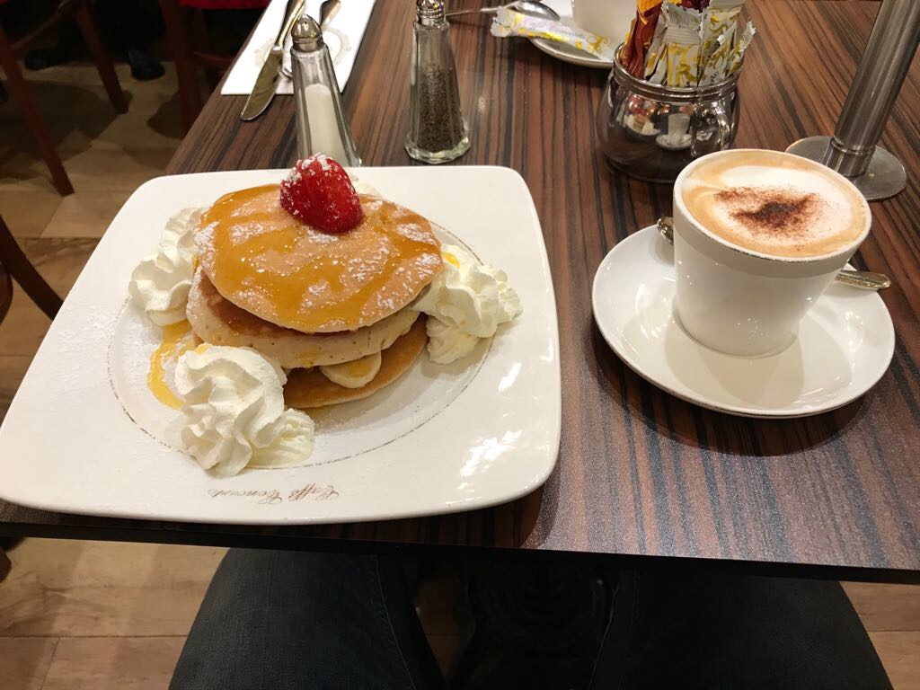colazione pancake caffè
